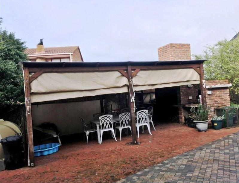 4 Bedroom Property for Sale in Stilbaai Wes Western Cape